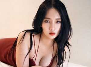Nàng mẫu xinh như "thần vệ nữ" sở hữu vòng một gợi cảm bậc nhất xứ Hàn